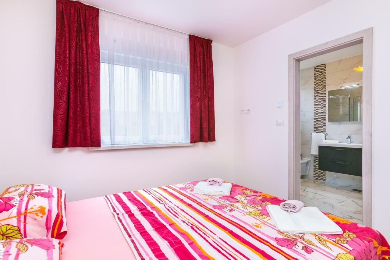 Dragan K3 Hotel Medulin Buitenkant foto